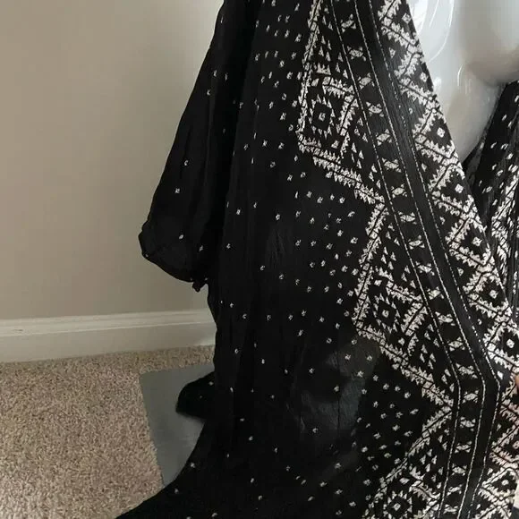 Forever 21 Black Aztec Kimono - Picture 2 of 4